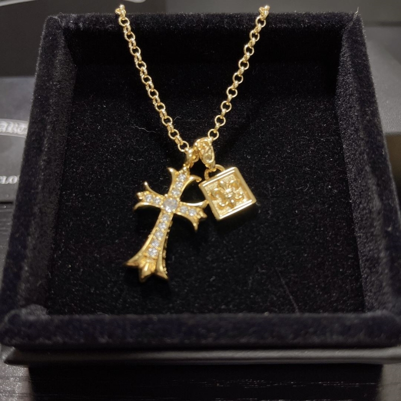 Ch**me He**ts necklaces